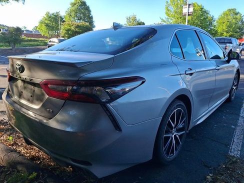 Used 2021 Toyota Camry SE FWD image 5