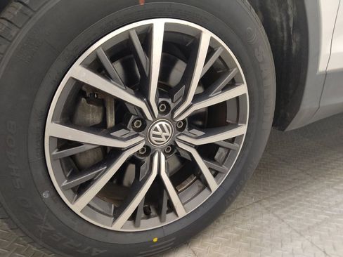 Used 2020 Volkswagen Tiguan SEL AWD/4WD image 31