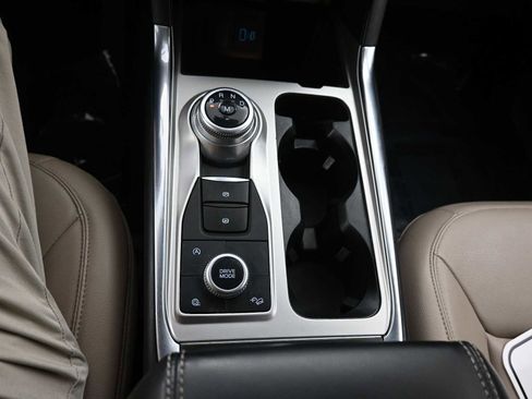 Used 2020 Ford Explorer XLT w/ Equipment Group 202A image 25