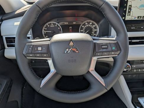 New 2026 Mitsubishi Outlander SE AWD/4WD image 8
