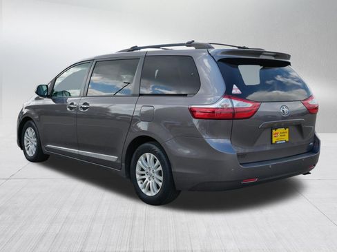 Used 2015 Toyota Sienna XLE w/ XLE Navigation Package FWD image 5
