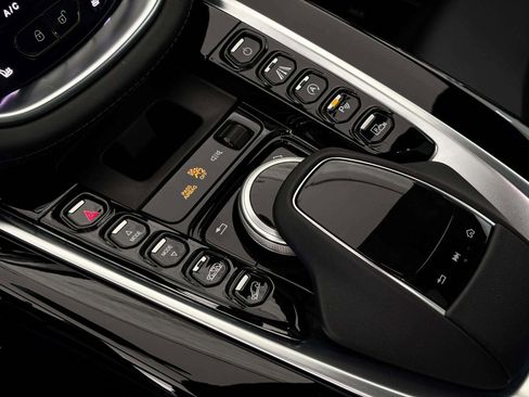 Used 2024 Aston Martin DBX image 34