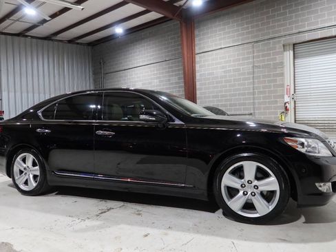 Used 2012 Lexus LS 460 w/ Comfort Pkg RWD image 7
