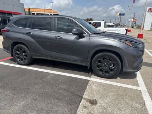 Used 2023 Toyota Highlander L FWD image 6