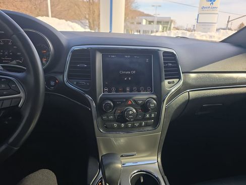 Used 2018 Jeep Grand Cherokee Limited image 31
