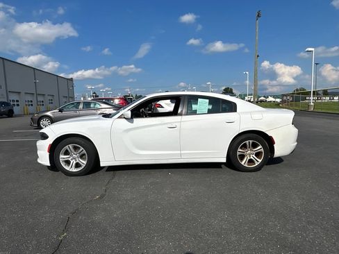 Used 2020 Dodge Charger SXT w/ Leather Interior Group RWD image 3