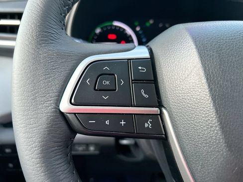 Used 2025 Toyota Sienna XLE FWD image 16
