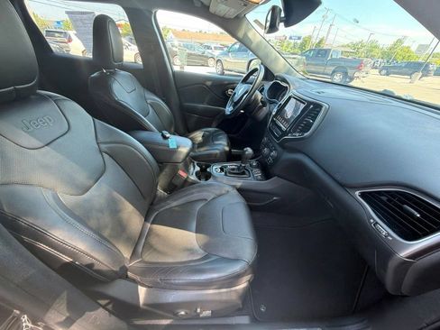 Used 2019 Jeep Cherokee Limited AWD/4WD image 36