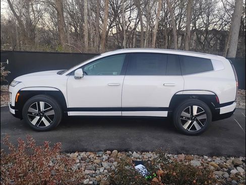 New 2026 Hyundai Ioniq 9 SEL image 3