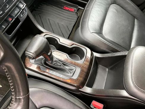 Used 2015 GMC Canyon SLT image 17