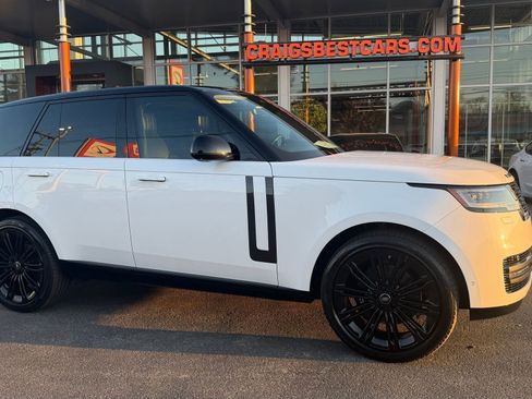 Used 2025 Land Rover Range Rover SE image 1