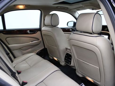 Used 2008 Jaguar XJ8 image 22