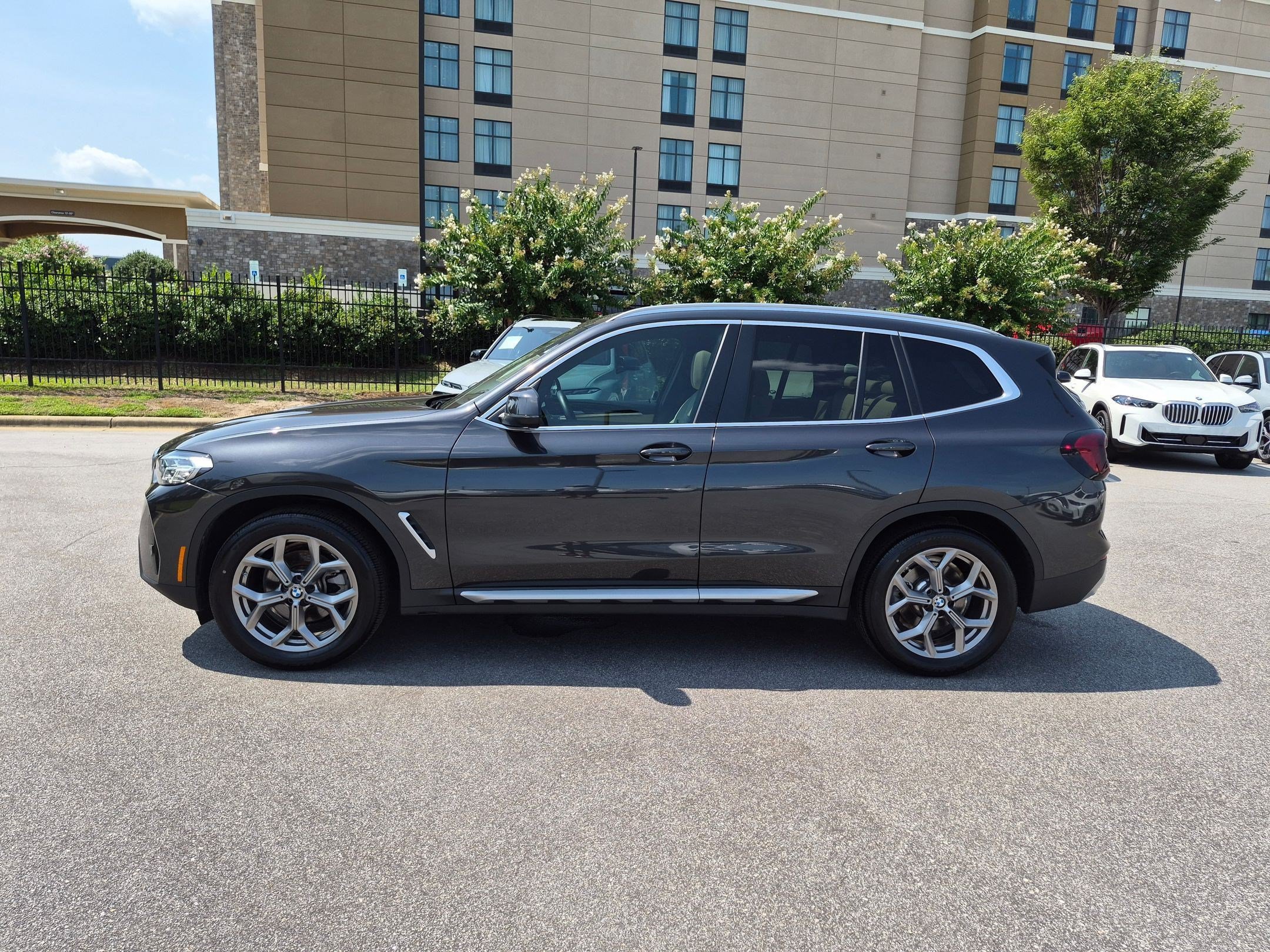 Used 2024 BMW X3 xDrive30i w/ Premium Package w/ZPA AWD/4WD image 6