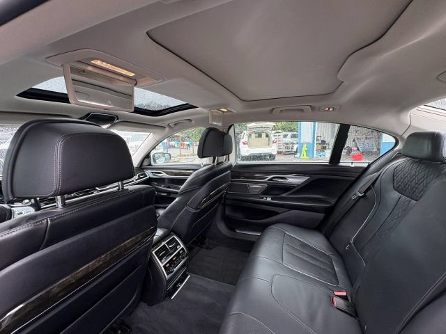 Used 2017 BMW 750i xDrive AWD/4WD image 16
