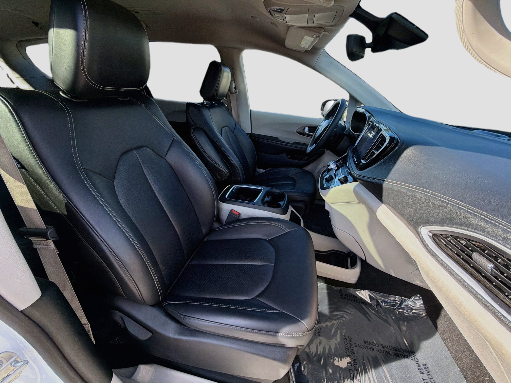 Used 2024 Chrysler Pacifica Limited FWD image 15