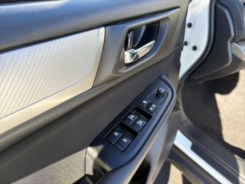 Used 2018 Subaru Outback 2.5i Premium image 11