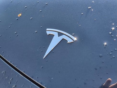 Used 2023 Tesla Model Y Long Range image 30