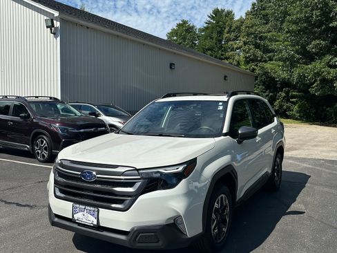 Used 2025 Subaru Forester Premium AWD/4WD image 1