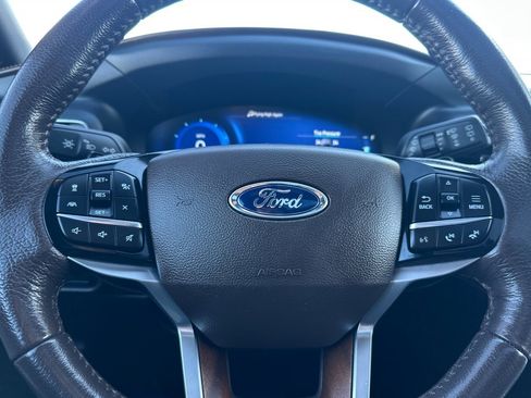 Used 2021 Ford Explorer King Ranch w/ Premium Technology Package image 25