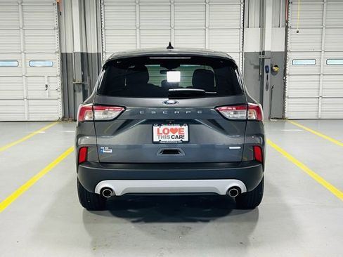 Used 2020 Ford Escape SE image 17