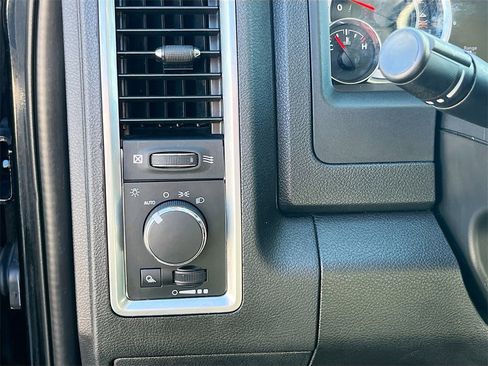 Used 2022 RAM 1500 Classic SLT w/ Electronics Group image 10