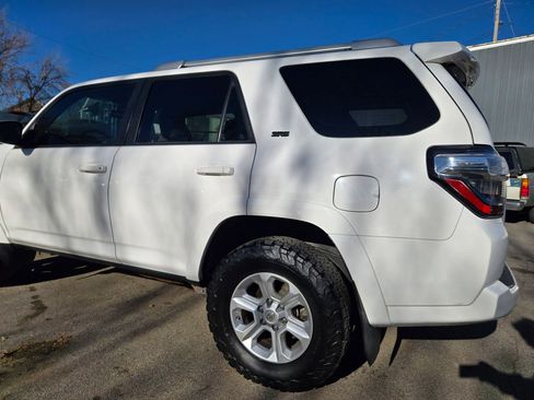 Used 2017 Toyota 4Runner SR5 Premium image 4
