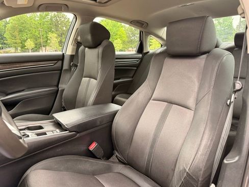 Used 2018 Honda Accord EX image 12