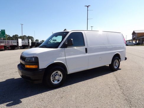 Used 2021 Chevrolet Express 2500 w/ Safety Package RWD image 3
