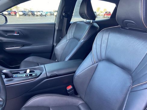 Used 2023 Toyota Crown Platinum image 11