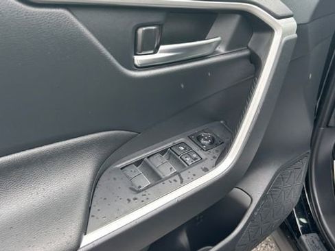 Used 2025 Toyota RAV4 XLE w/ Convenience Package AWD/4WD image 15