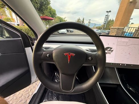 Used 2021 Tesla Model Y Long Range image 26