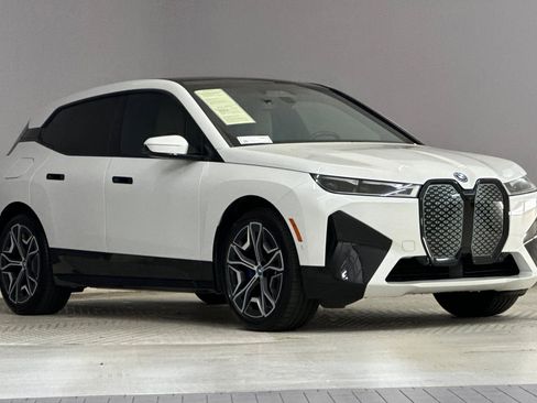 Certified 2022 BMW iX xDrive50 w/ Premium Package image 7