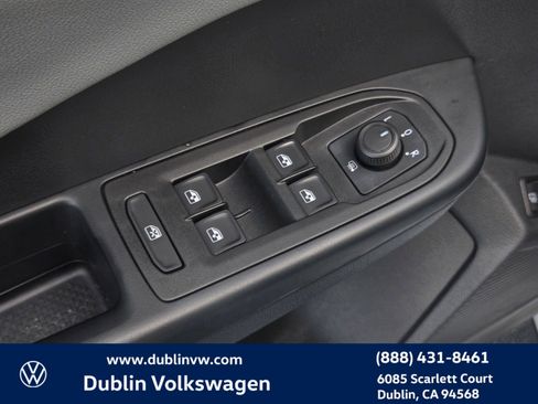 Certified 2023 Volkswagen Taos SEL image 11
