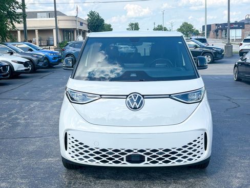 Used 2025 Volkswagen ID. Buzz Pro S RWD image 5