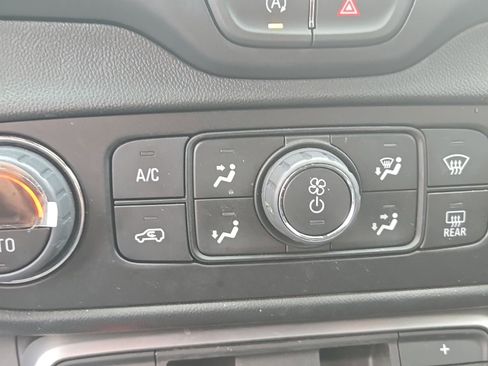 Used 2024 GMC Terrain SLT w/ Tech Package image 7