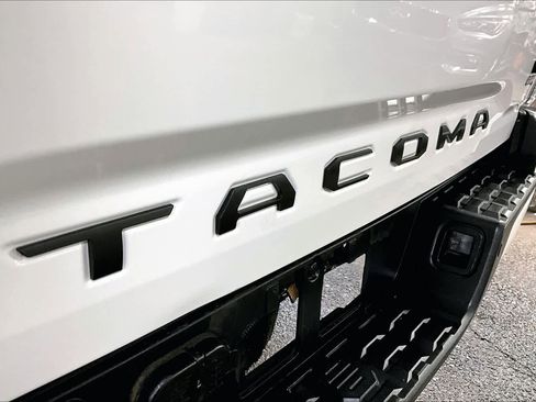 Used 2023 Toyota Tacoma TRD Off-Road image 9