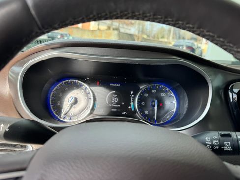 Used 2017 Chrysler Pacifica Touring-L Plus w/ Advanced Safetytec Group image 14