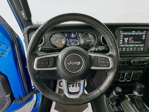 Used 2022 Jeep Wrangler Unlimited Sahara w/ Cold Weather Group AWD/4WD image 11