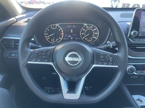 Used 2025 Nissan Altima 2.5 SV image 29