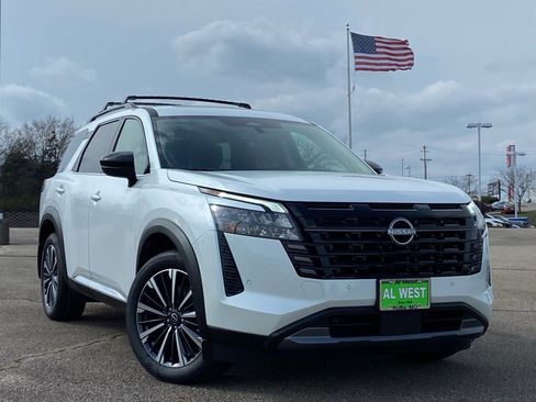 New 2026 Nissan Pathfinder Platinum AWD/4WD image 2