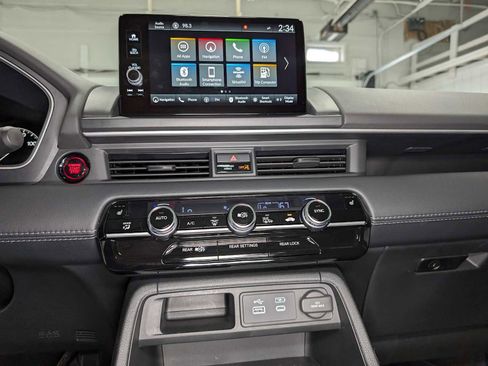 Certified 2025 Honda Pilot Touring image 35
