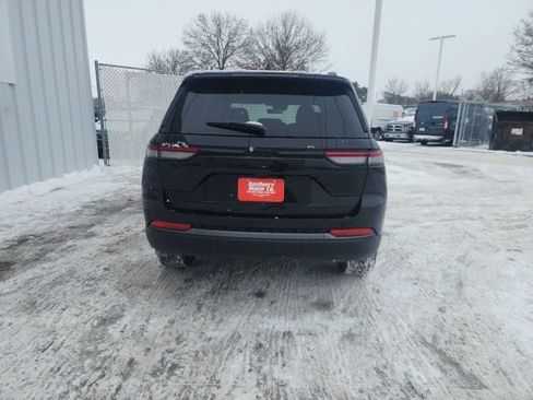 New 2026 Jeep Grand Cherokee Altitude image 22