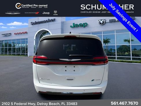 Used 2025 Chrysler Pacifica Select FWD image 6