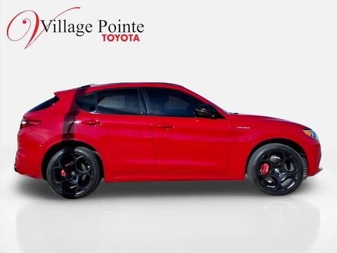 Used 2022 Alfa Romeo Stelvio Veloce image 5