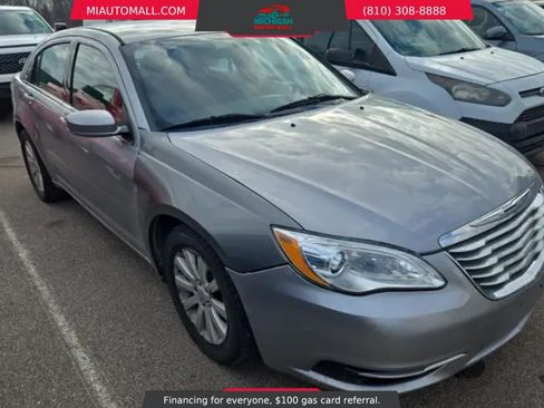 Used 2013 Chrysler 200 Touring FWD image 4