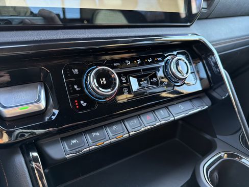 Used 2024 GMC Sierra 1500 AT4 w/ AT4 Premium Package image 21