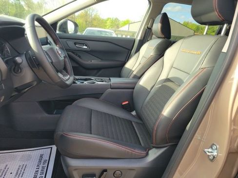 Certified 2025 Nissan Rogue SV image 18