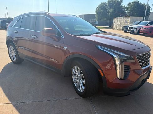 Used 2019 Cadillac XT4 Luxury w/ Cold Weather Package FWD image 10