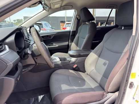 Used 2022 Toyota RAV4 LE FWD image 20