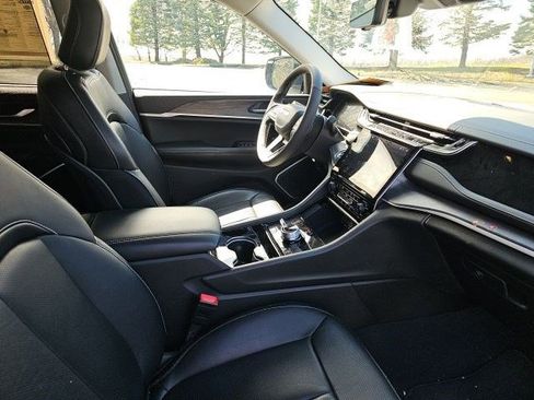 Used 2022 Jeep Grand Cherokee Limited 4xe w/ Luxury Tech Group II image 11